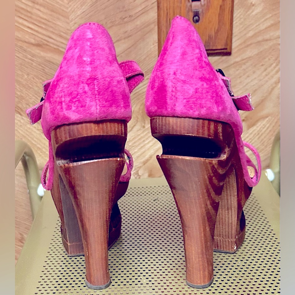 Two Lips 💋 HIGH Heel 👠